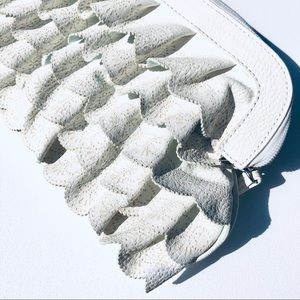 CLUTCH CHRISTIAN LIVINGSTON PURSE STRAP RUFFLED